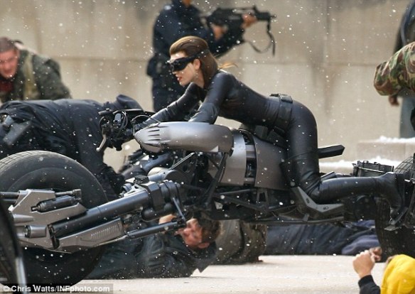 anne-hathaway-catwoman-costume_906
