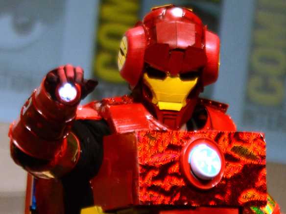 community-creator-dan-harmon-danced-in-an-amazing-homemade-iron-man-suit-at-comic-con