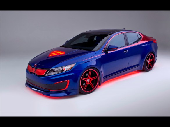 2013-Kia-Superman-Optima-Hybrid-Studio-2-1024x768