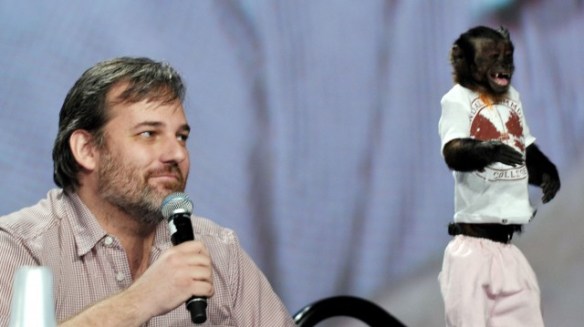 Dan Harmon olhando para Os Peitos da Annie!