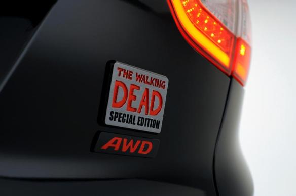 2014-hyundai-tucson-walking-dead-edition-badge