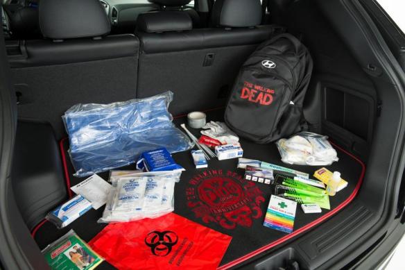 2014-hyundai-tucson-walking-dead-edition-zombie-survival-kit