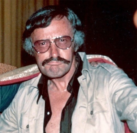 Esse nem precisa justificar, Stan é praticamente a encarnação viva do bigode